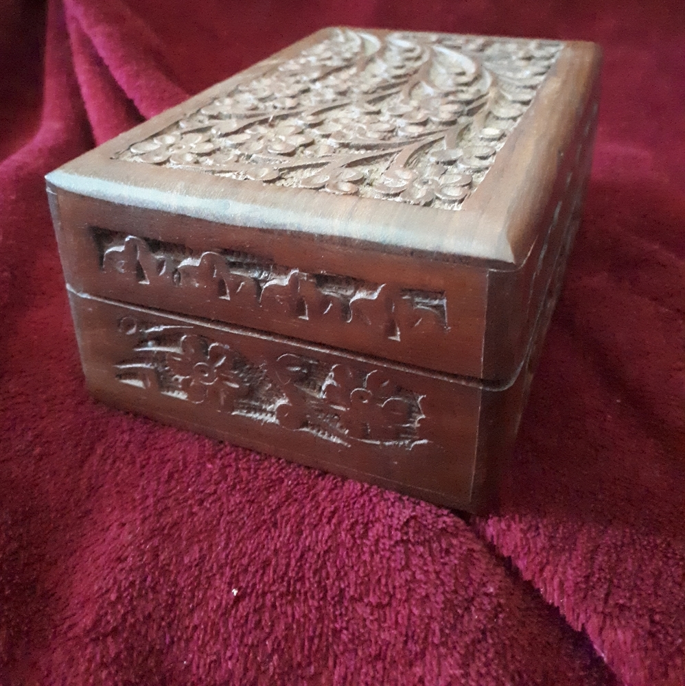 Wooden box - Picture 2 of 4